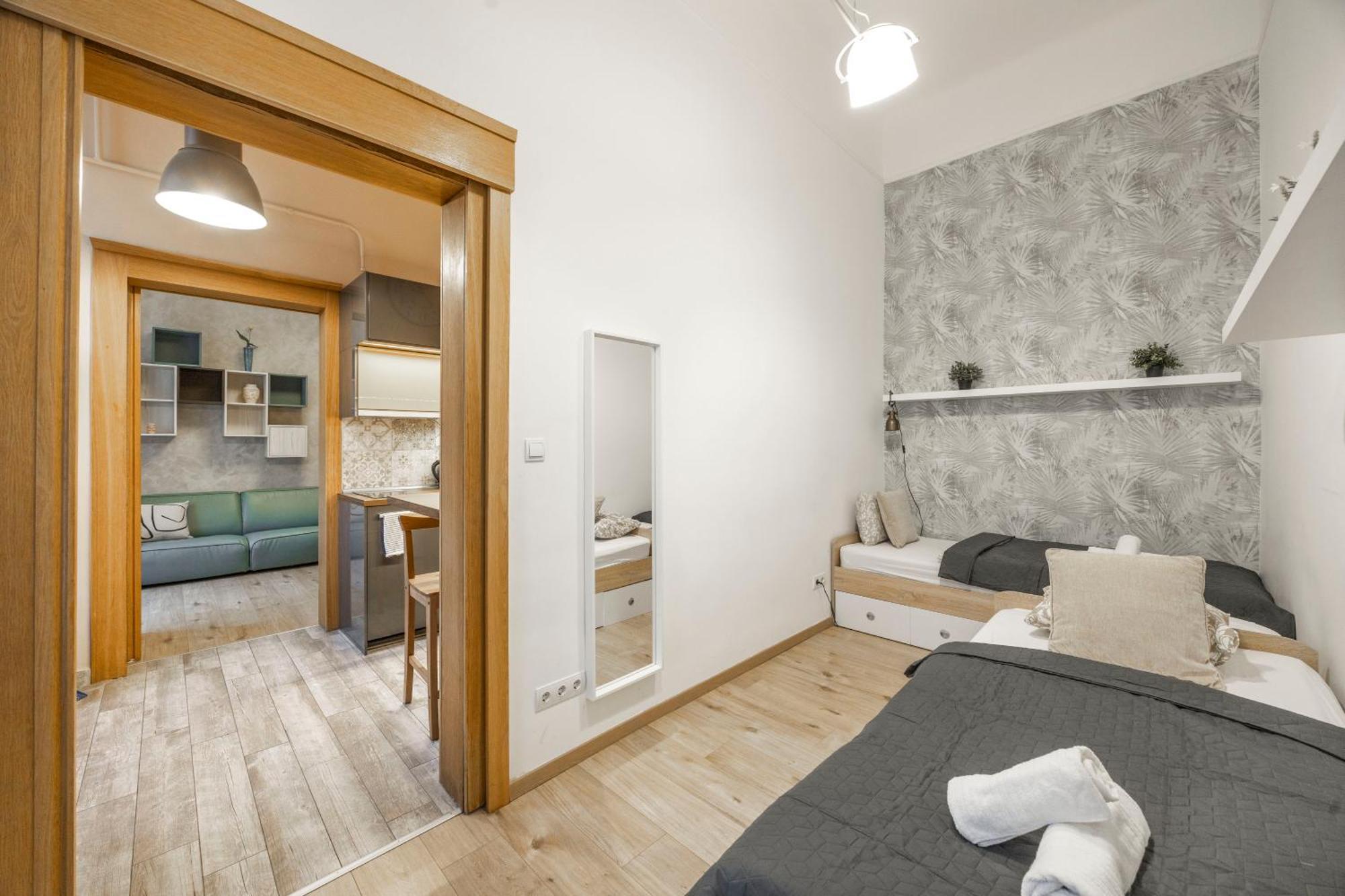 Deluxe N' Cozy Center 2bedrm Апартаменты