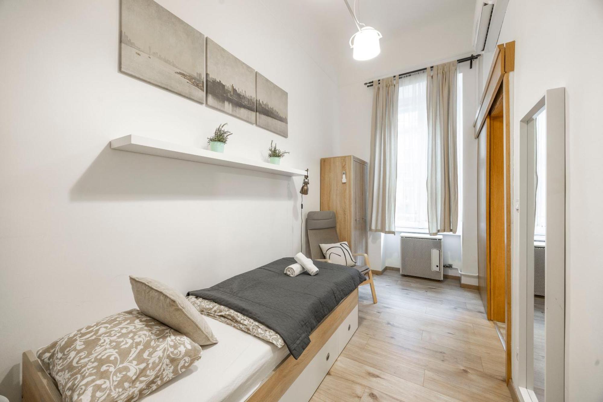 Deluxe N' Cozy Center 2bedrm * Будапешт